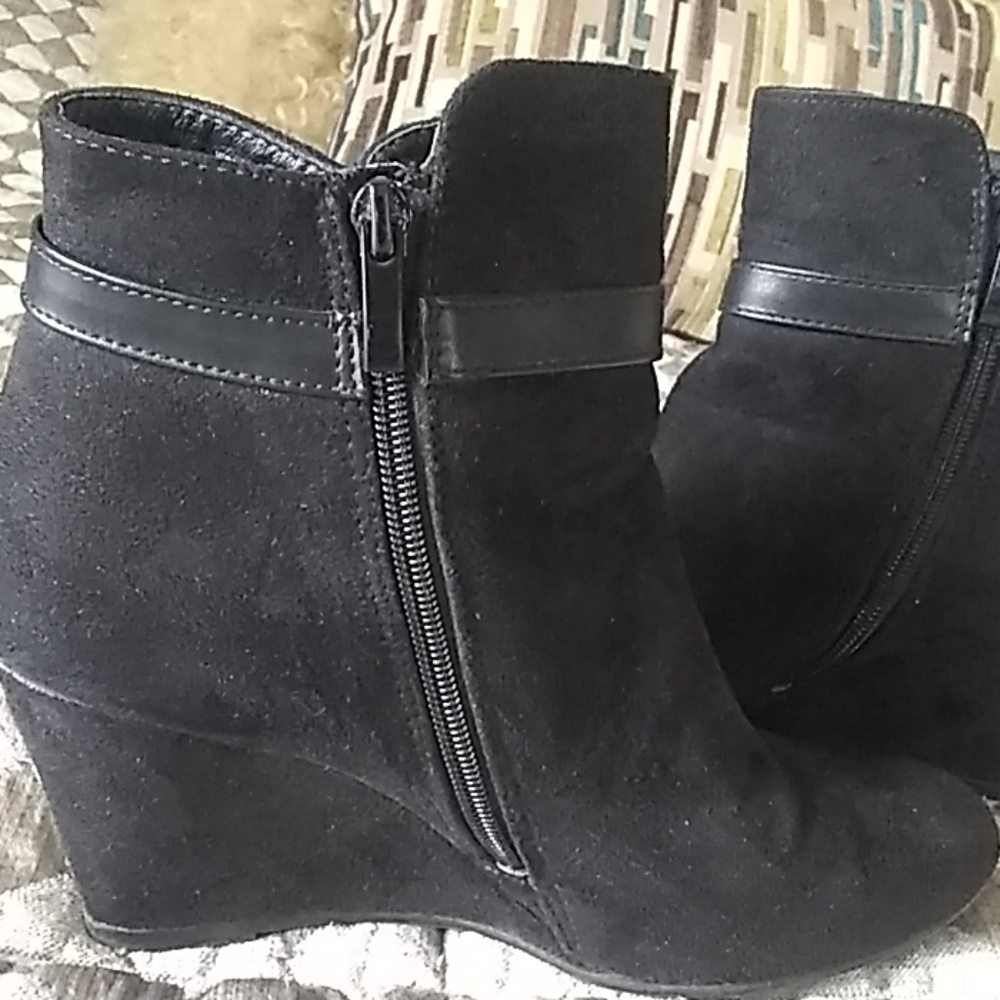 Boots - Picture 3 of 6